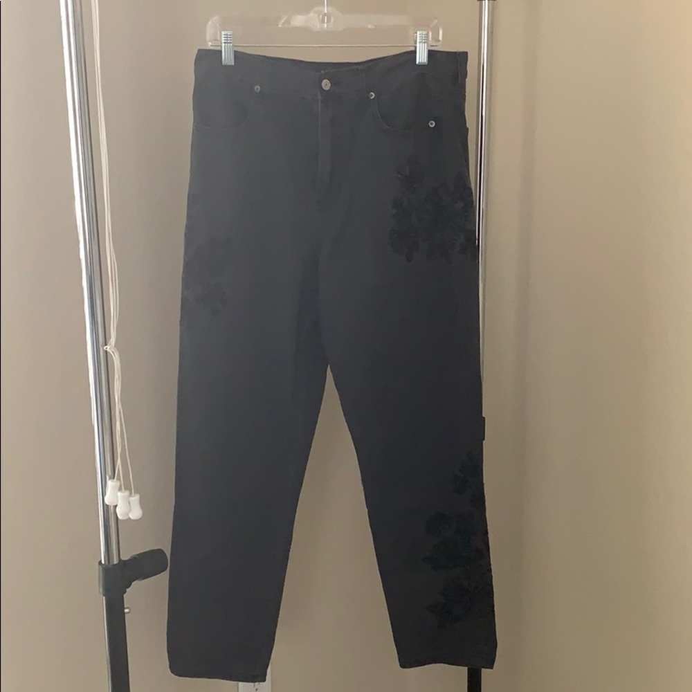 Black embroidered American Eagle Mom Jeans